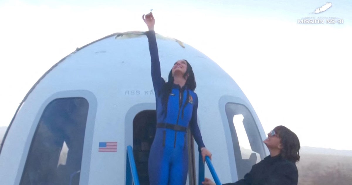 2025-04-14t145352z-169276-rc2qxdauya9c-rtrmadp-3-space-blue-origin.jpg