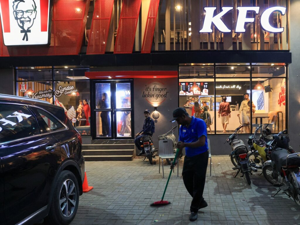 2025-04-18T063739Z_2118797457_RC2QZDAVSU0Q_RTRMADP_3_ISRAEL-PALESTINIANS-PAKISTAN-KFC-1745070301.jpg