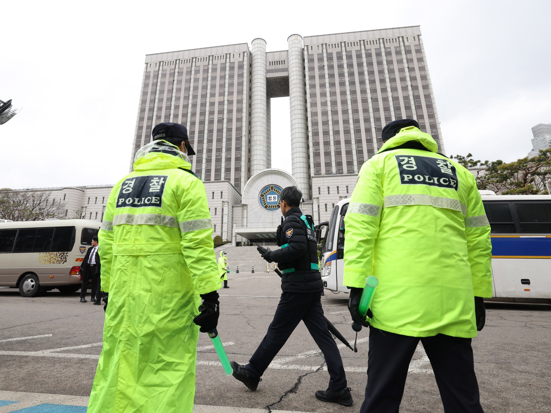 AFP__20250414__42982NP__v1__HighRes__SkoreaPoliticsCourtYoon-1744612843.jpg