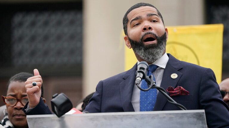 chokwe-antar-lumumba.jpg